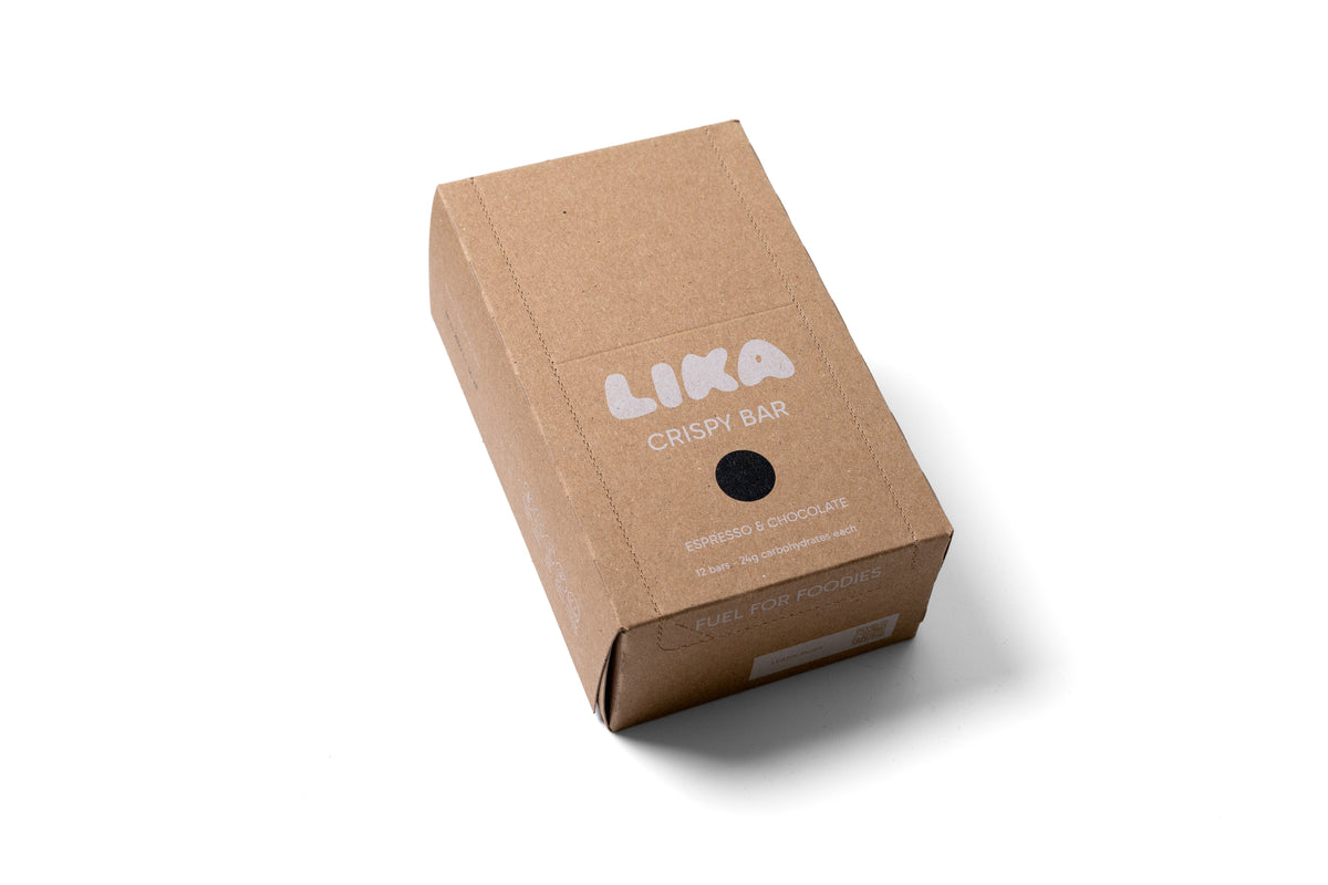 Kraftpapier-Verpackung außen: LIKA CRISPY BAR Espresso & Chocolate Box mit 12 Riegeln, Aufschrift Fuel for Foodies